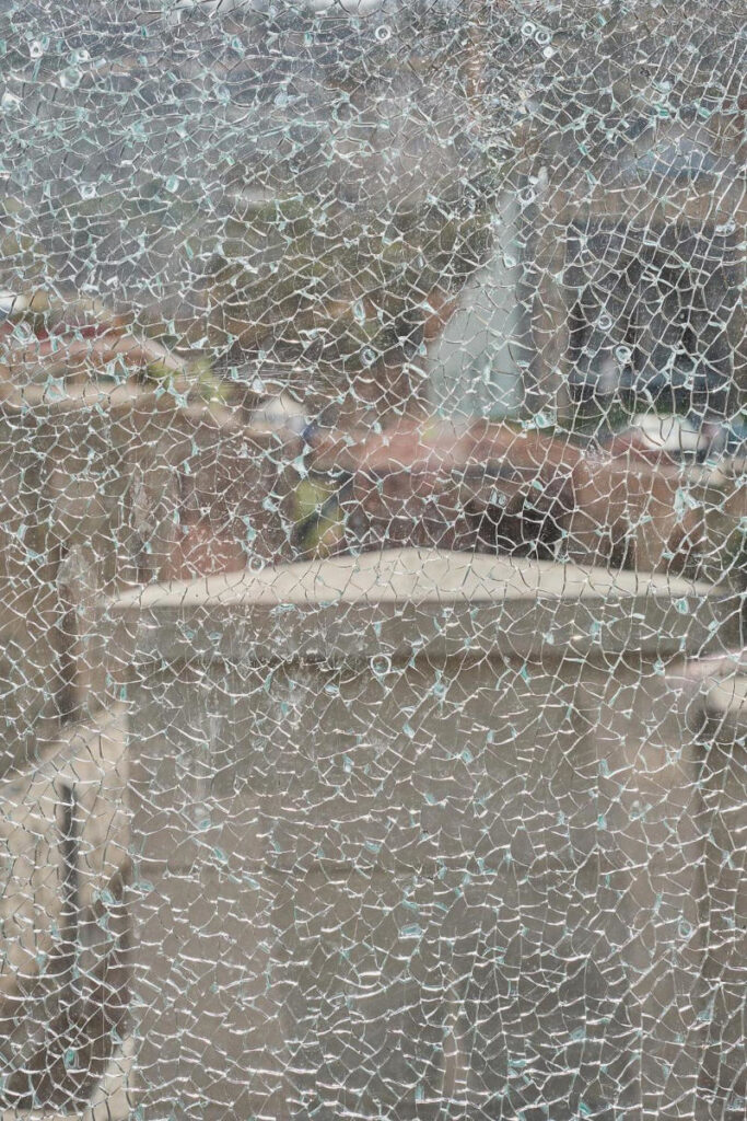 zerbrochenem Glas